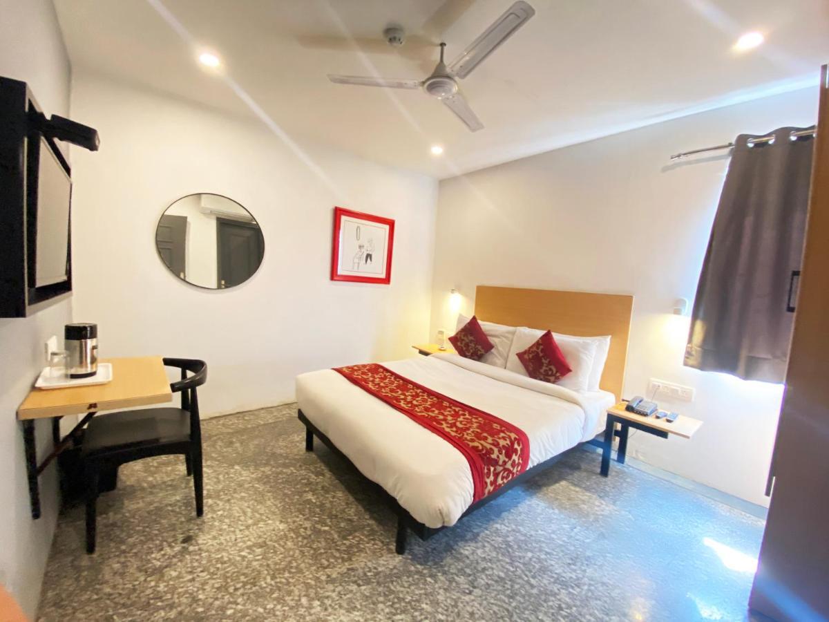 Hotel Golden Saffron By Qotel-Punjabi Bagh New Delhi Exterior photo