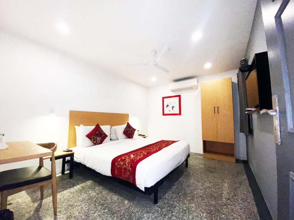 Hotel Golden Saffron By Qotel-Punjabi Bagh New Delhi Exterior photo
