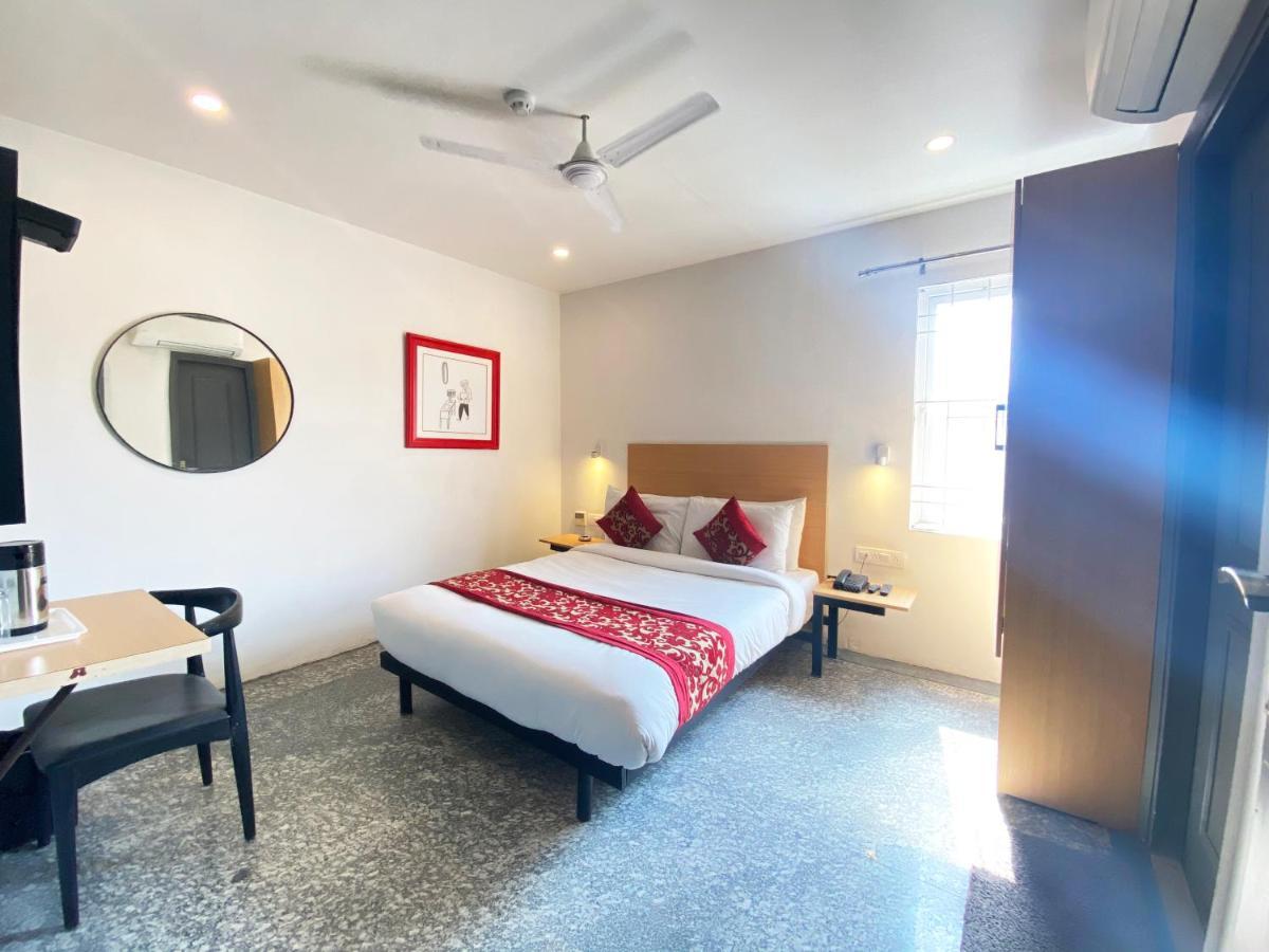 Hotel Golden Saffron By Qotel-Punjabi Bagh New Delhi Exterior photo