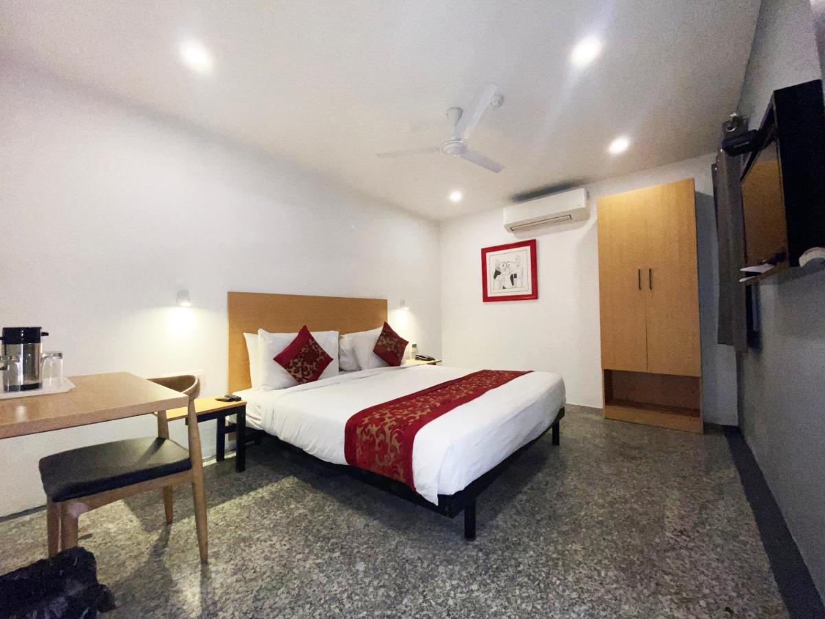 Hotel Golden Saffron By Qotel-Punjabi Bagh New Delhi Exterior photo