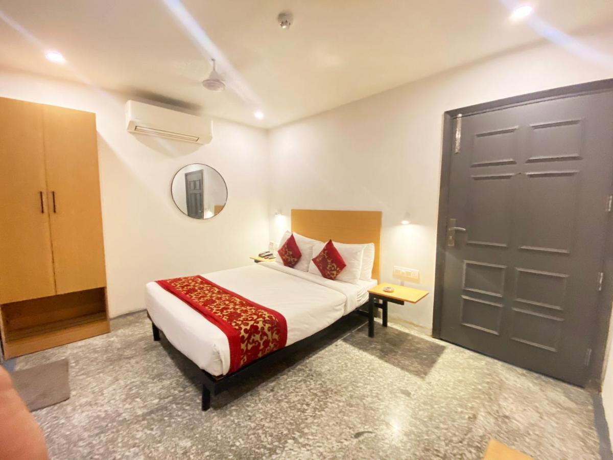 Hotel Golden Saffron By Qotel-Punjabi Bagh New Delhi Exterior photo
