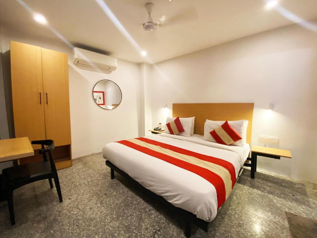 Hotel Golden Saffron By Qotel-Punjabi Bagh New Delhi Exterior photo