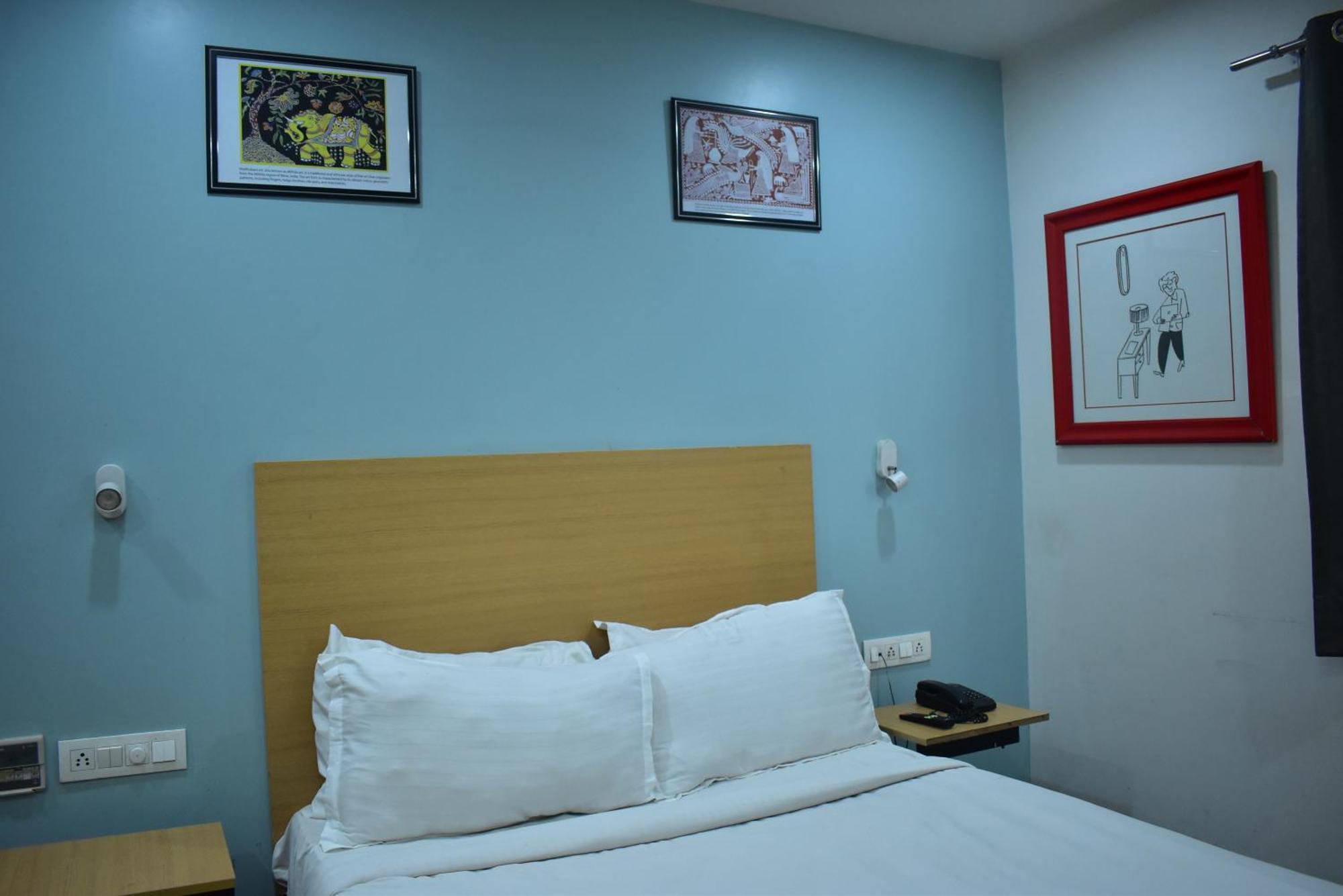 Hotel Golden Saffron By Qotel-Punjabi Bagh New Delhi Exterior photo