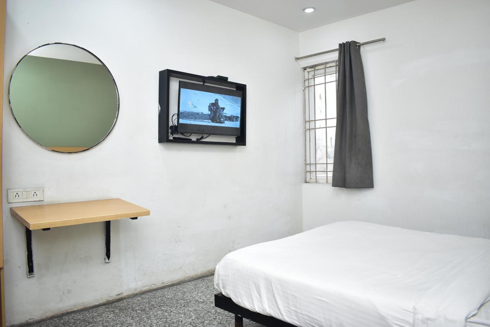 Hotel Golden Saffron By Qotel-Punjabi Bagh New Delhi Exterior photo