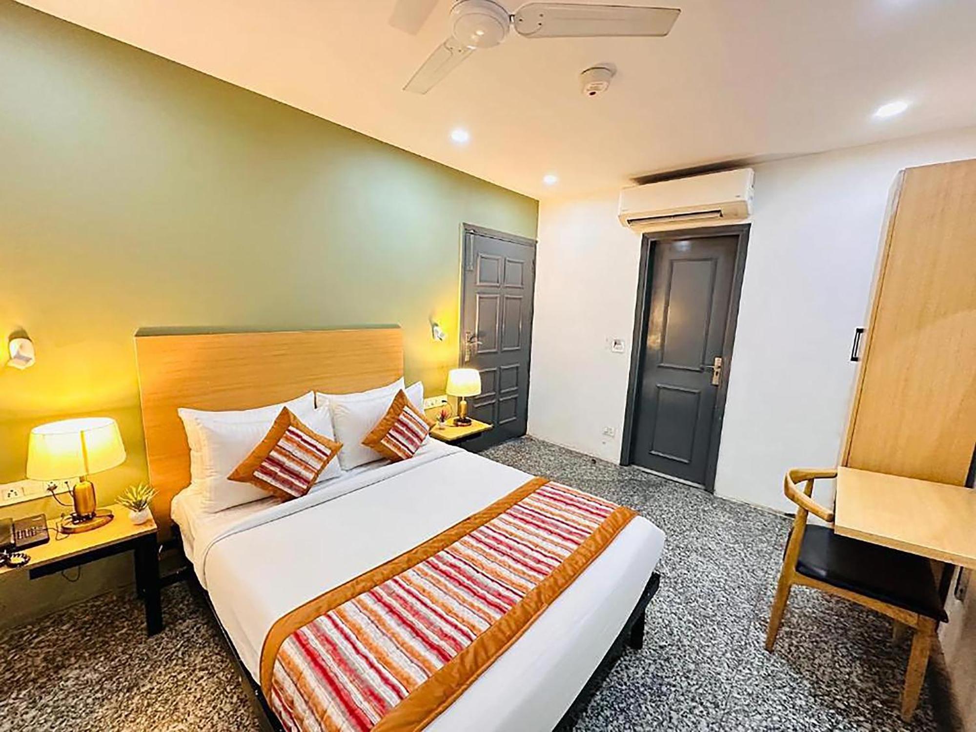 Hotel Golden Saffron By Qotel-Punjabi Bagh New Delhi Exterior photo